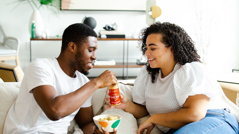ラーメンに誘う男性心理をやさしく解説|脈ありサインの見分け方と本音の確かめ方