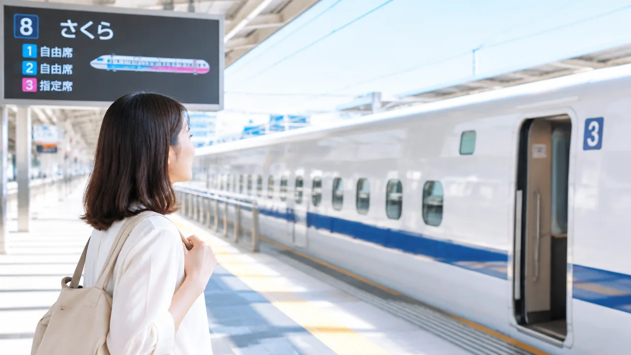 さくら 新幹線自由席は何号車?座席位置と混雑時の乗り方を解説