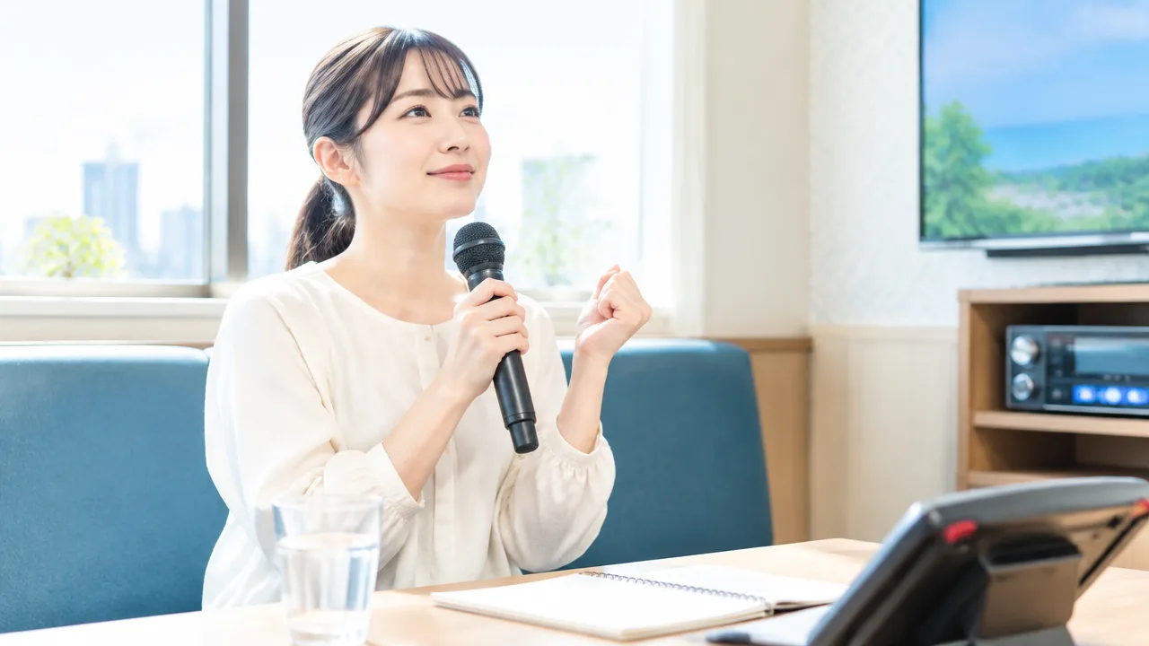 朝カラオケは何時から?料金や楽しみ方、利用時のポイントを紹介